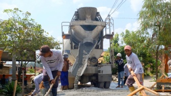 Tingkatkan Ekonomi Rakyat, SIG Garap Pembangunan Jalan di Rembang dan Blora