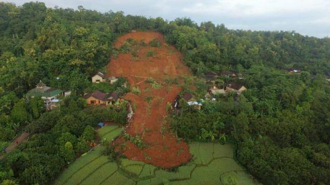 4 Santri Tewas Tertimbun Tanah Longsor di Sukabumi, BPBD Ungkap Fakta Mengejutkan