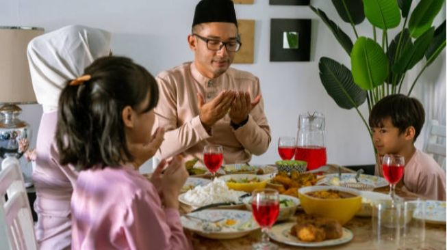 Jadwal Buka Puasa Hari Ini 12 Ramadan 1445 H untuk Wilayah Jabar: Bandung, Garut dan Sekitar