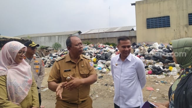 Sampah di TPS Caringin Menggunung Hingga 4 Meter, Begini Komentar Pj Gubernur Jabar