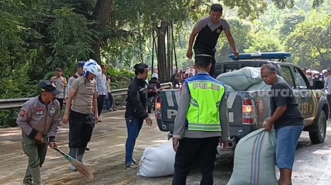 Truk Muatan Sawit Terguling di Jalur Mudik Cipatat: Pemudik Ayah dan Dua Anak Tewas