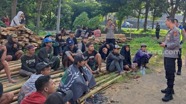 Penampakan Ratusan Bonek yang Terciduk Jelang Persib vs Persebaya