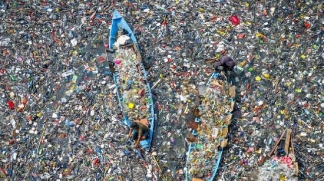 Penampakan Pulau Sampah di Sungai Citarum, Pj Gubernur Bilang Begini