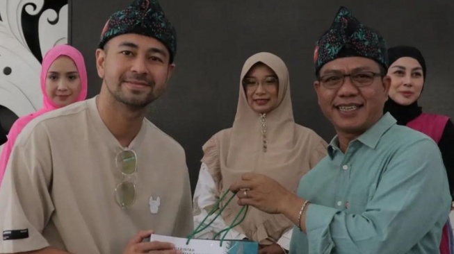 Tunggu Tanggal Mainnya! Raffi Ahmad Temui Bupati Bandung, Sinyal Maju Pilkada?