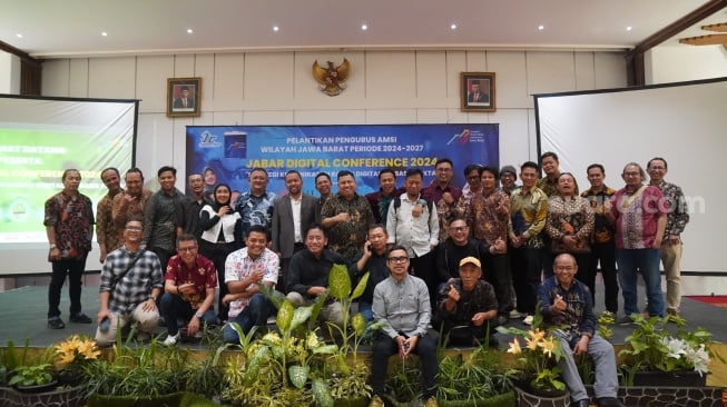 Pelantikan pengurus AMSI Jawa Barat periode 2024-2028 di Hotel Savoy Homann, Jalan Asia Afrika, Kota Bandung, Jumat (4/10/2024). [Dokumentasi AMSI Jawa Barat]