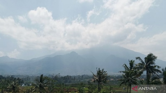 TNGC Pastikan Jalur pendakian Gunung Ciremai Tetap Buka Selama Periode Libur Nataru