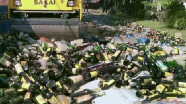 Polres Purwakarta Musnahkan Ribuan Botol Minuman Beralkohol Hasil Operasi Pekat Lodaya