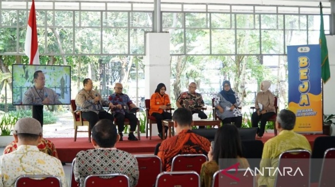 Situasi Bewara Jawa Barat (Beja) mengenai persiapan Jabar menghadapi natal 2024 dan tahun baru 2025 di Gedung Sate Bandung, Jumat (20/12/2024). (ANTARA/Ricky Prayoga)