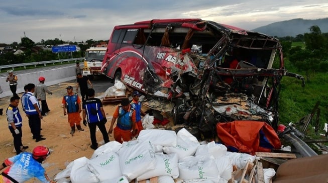 40 Siswa SMP IT Darul Quran Mulia Dipastikan Selamat dalam Kecelakaan Maut di Tol Pandaan-Malang